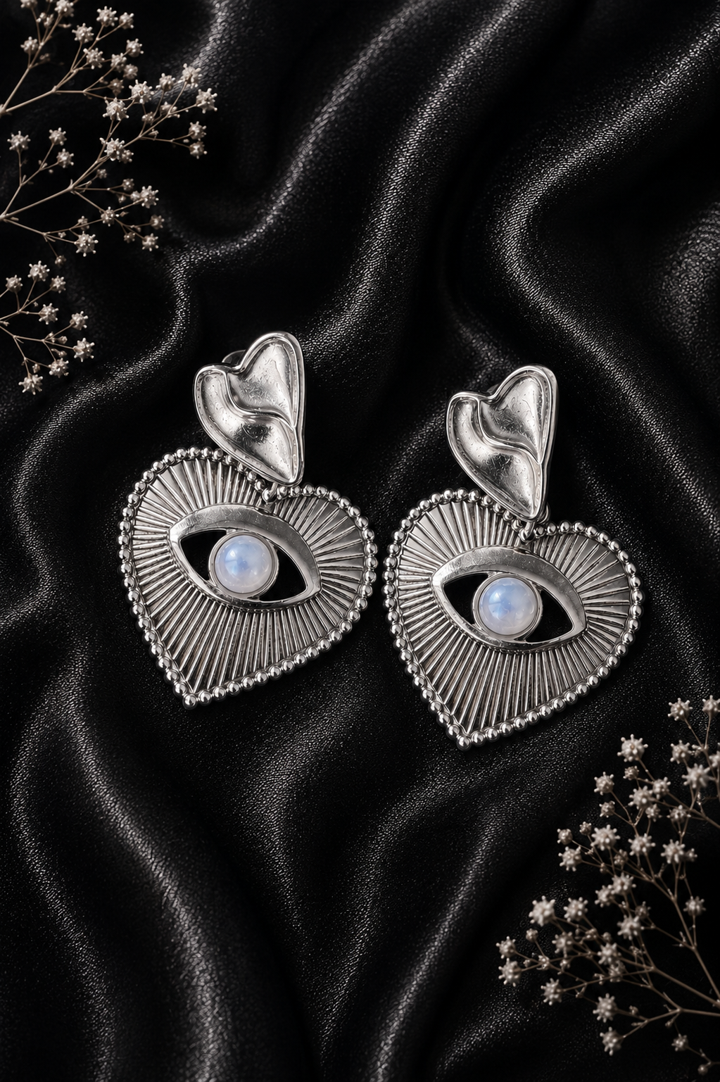 Boucles d'oreilles coeur sacré - Doré ou argenté
