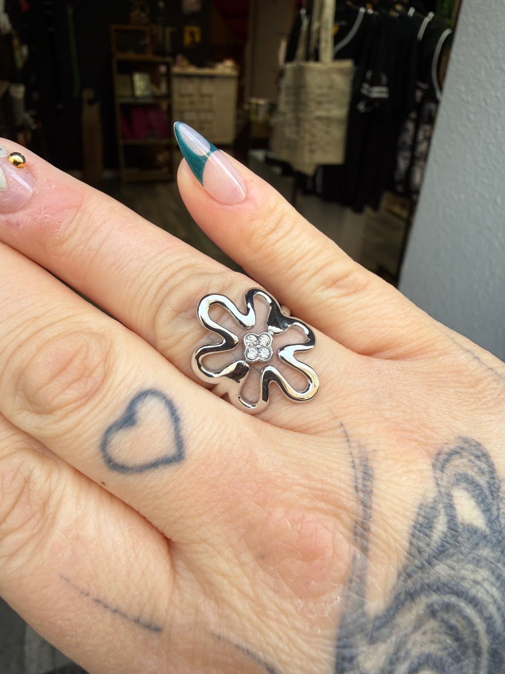 Bague fleur sculptée - Dorée ou Argentée