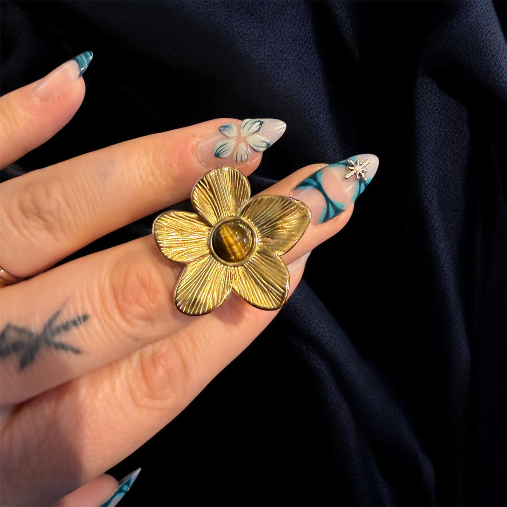Bague fleur sculpturale - dorée et pierre