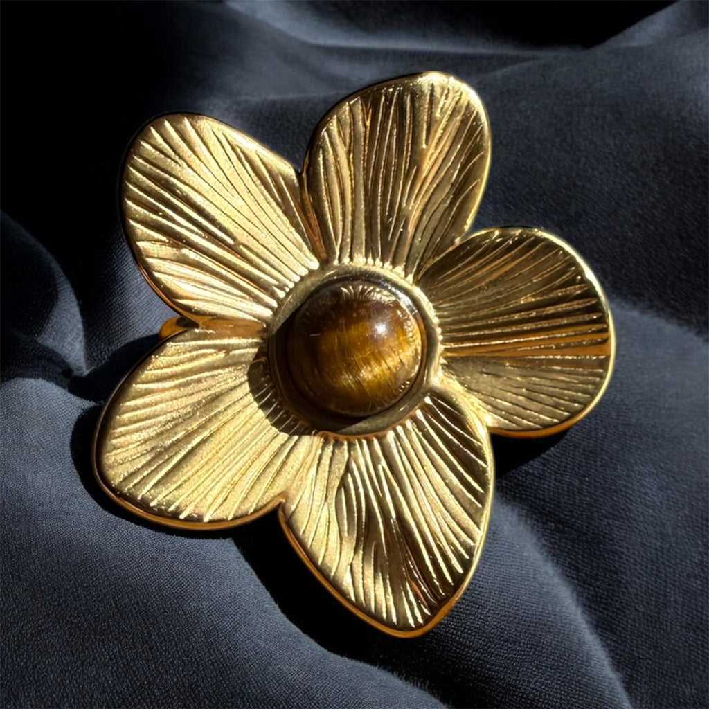 Bague fleur sculpturale - dorée et pierre