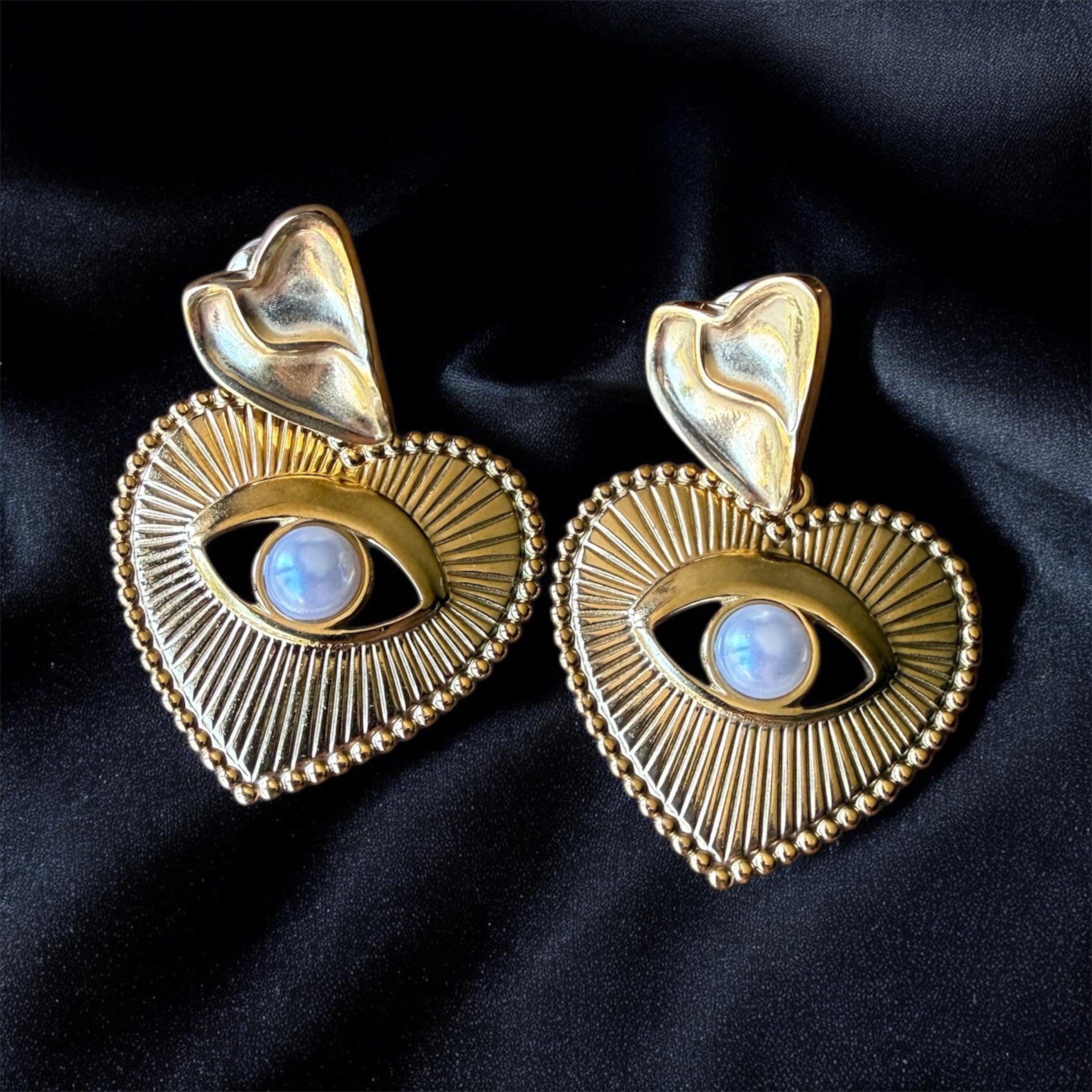 Boucles d'oreilles coeur sacré - Doré ou argenté